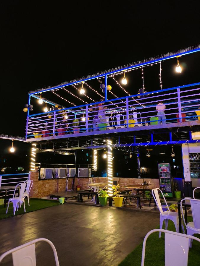 Hotel Lake Bridge Udaipur Bagian luar foto