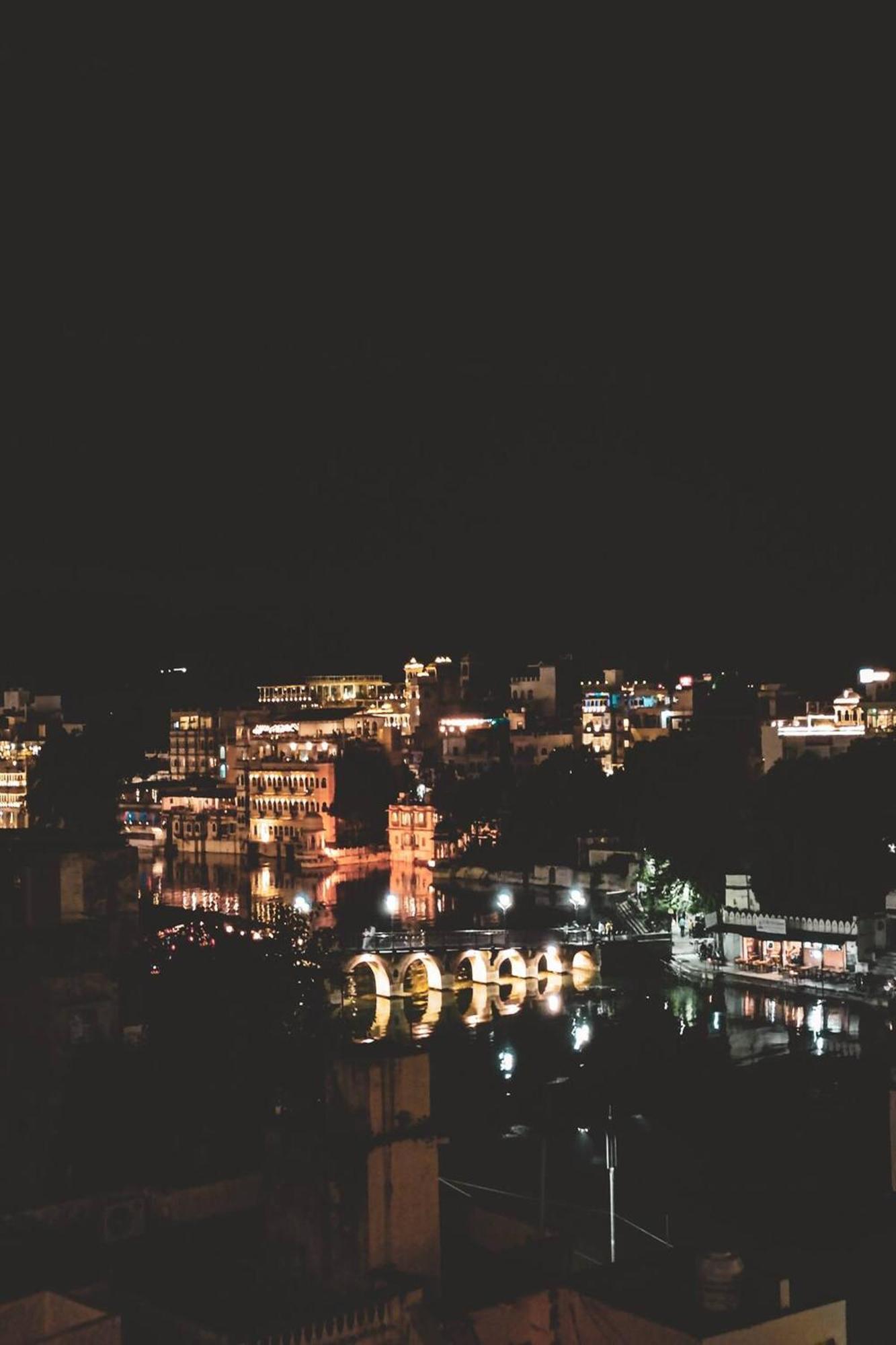 Hotel Lake Bridge Udaipur Bagian luar foto