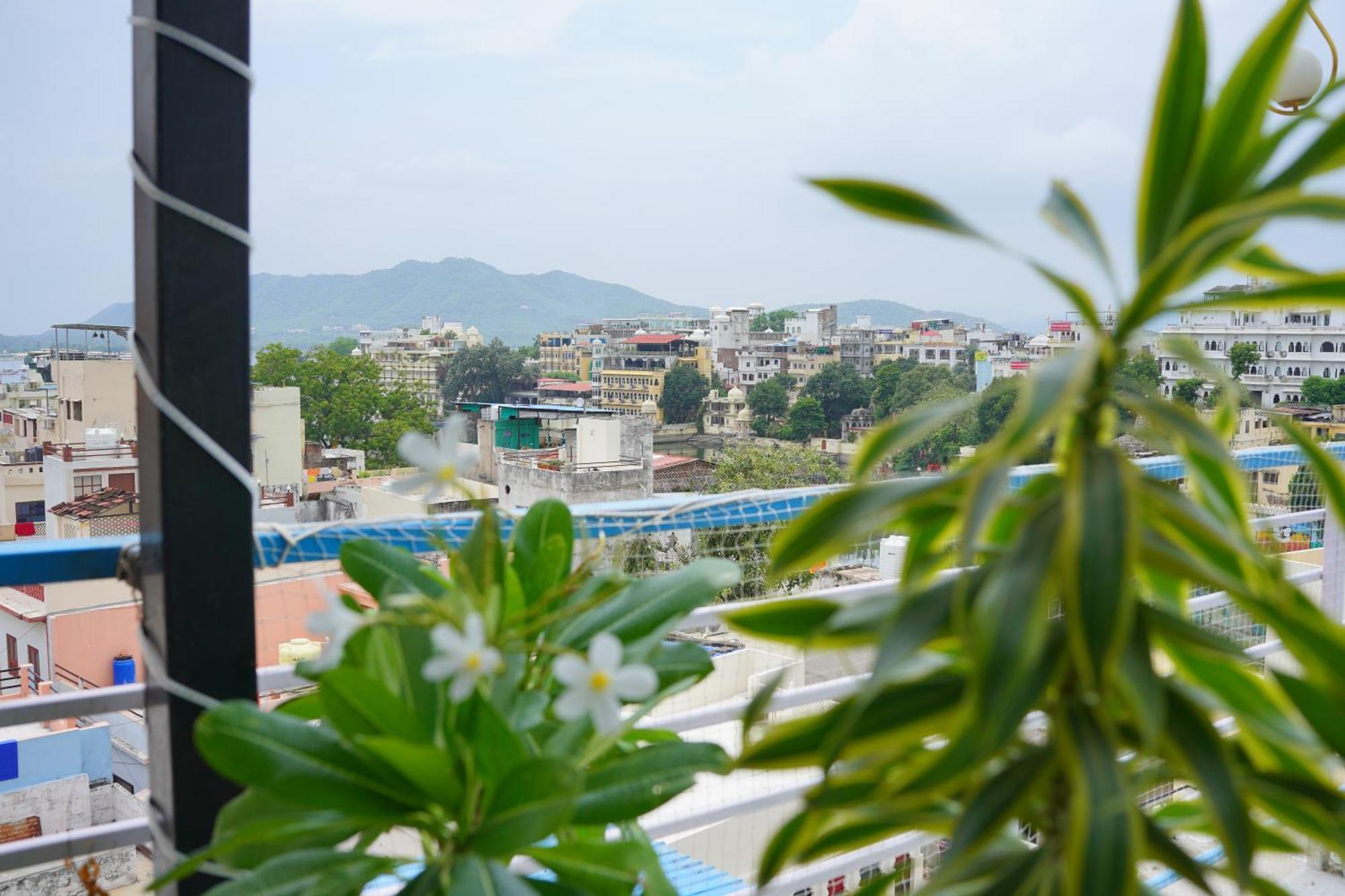 Hotel Lake Bridge Udaipur Bagian luar foto