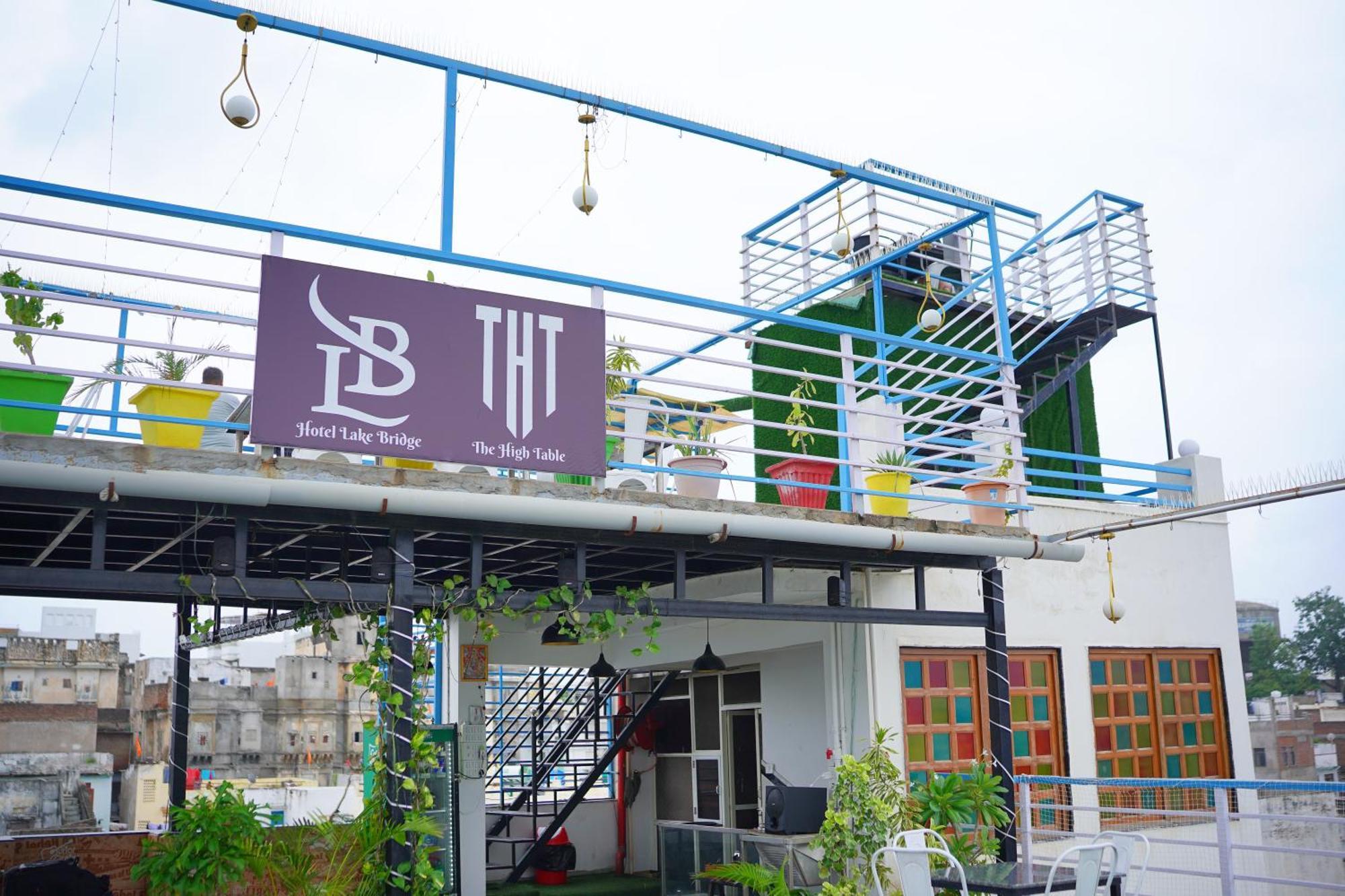 Hotel Lake Bridge Udaipur Bagian luar foto